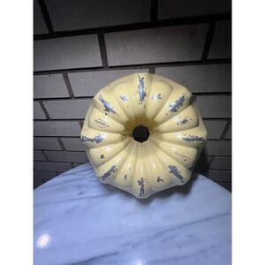 VTG West Bend Fluted Bundt Pan Yellow Distressed Finish Shape Cake Pan
